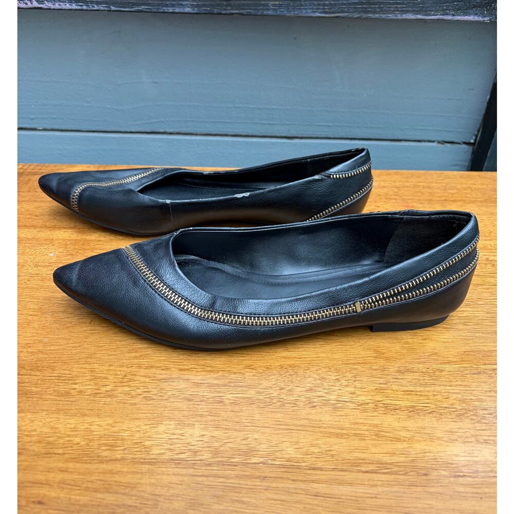 BCBG Generation Black Pointed Toe Flats Gold Zipper Accent Women’s 9.5